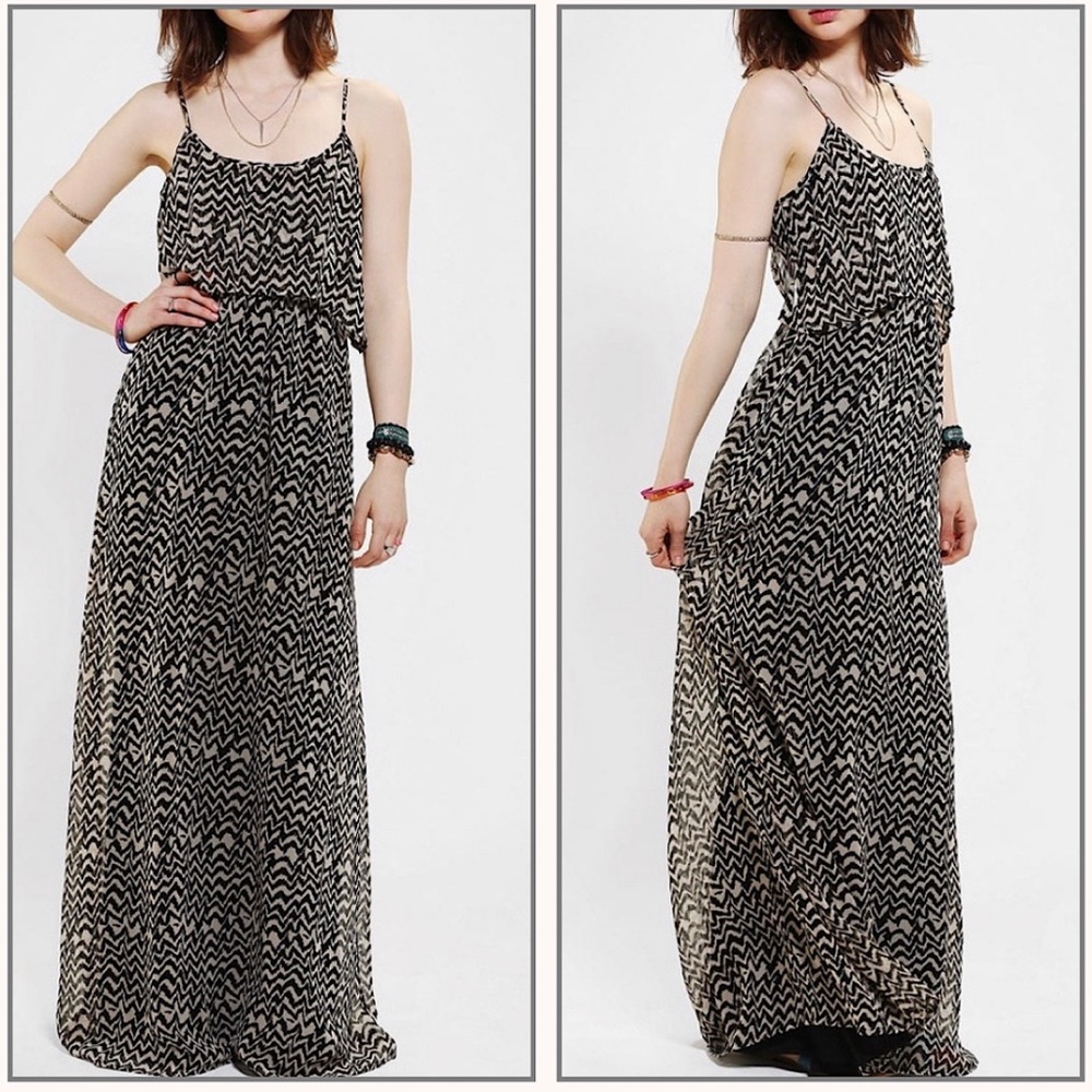 Staring At Stars Chiffon Open Back Boho Maxi Dress Chevron Flame Stitch Sz M